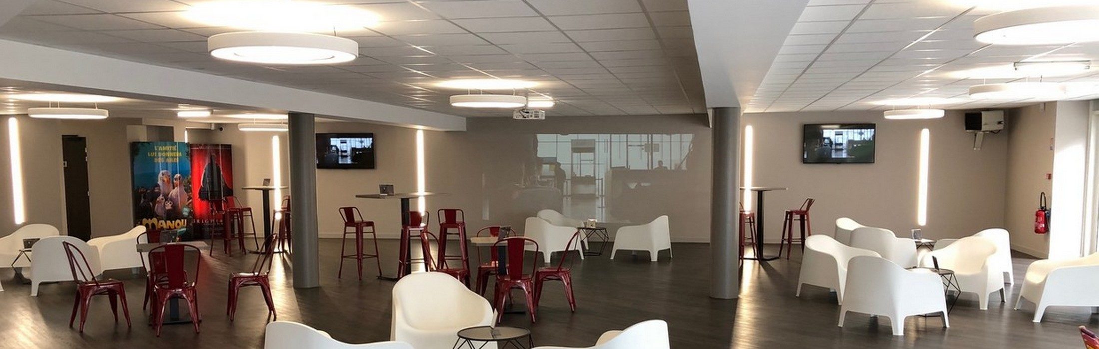 
Situé à quelques pas du centre-ville d'Yvetot, profitez de la proximité et de l'accessibilité du  pour organiser votre événement personnels ou 1